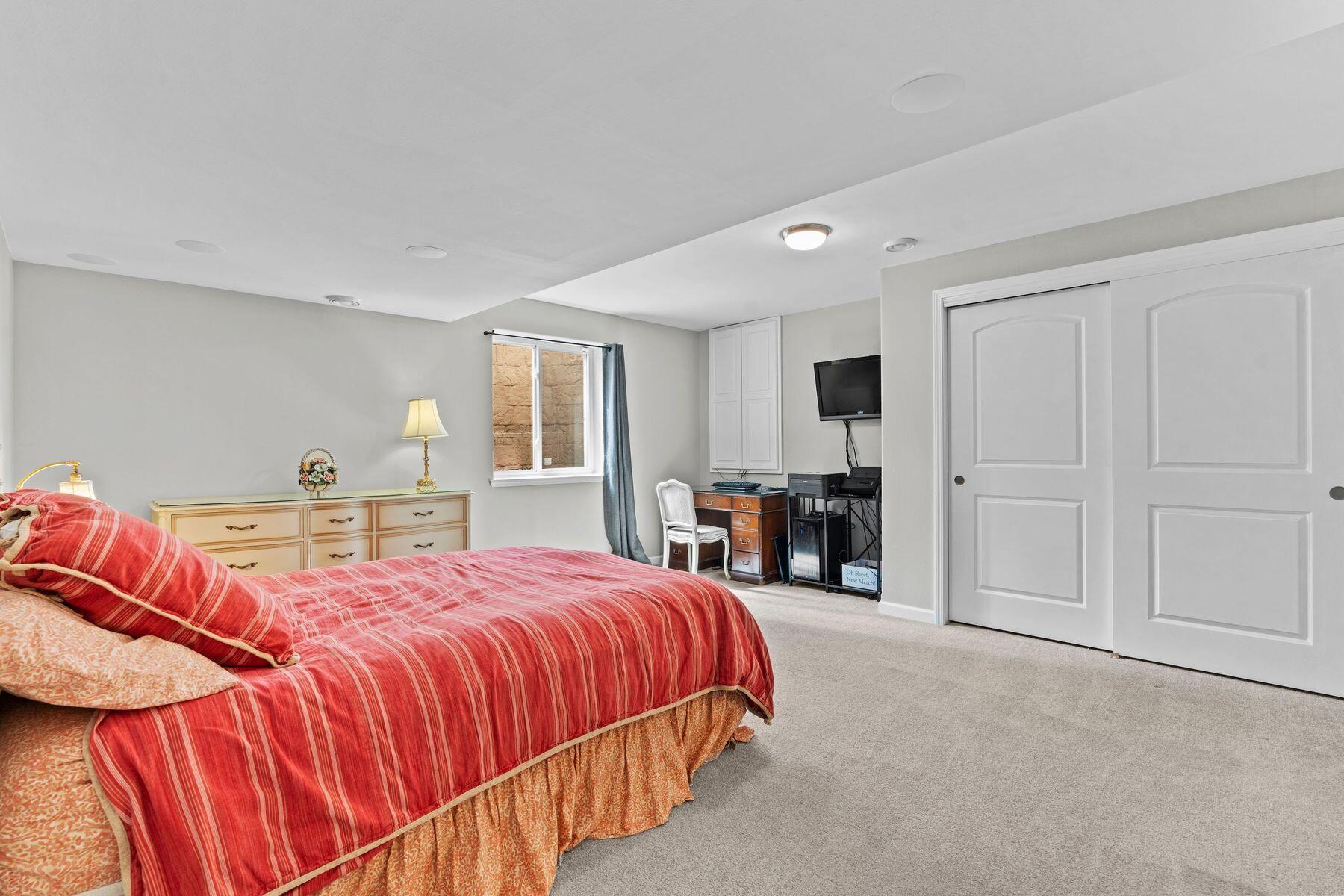 1866 River Lakes Road South Oconomowoc, WI 53066 - Photo 33 of 41 Bedroom 5