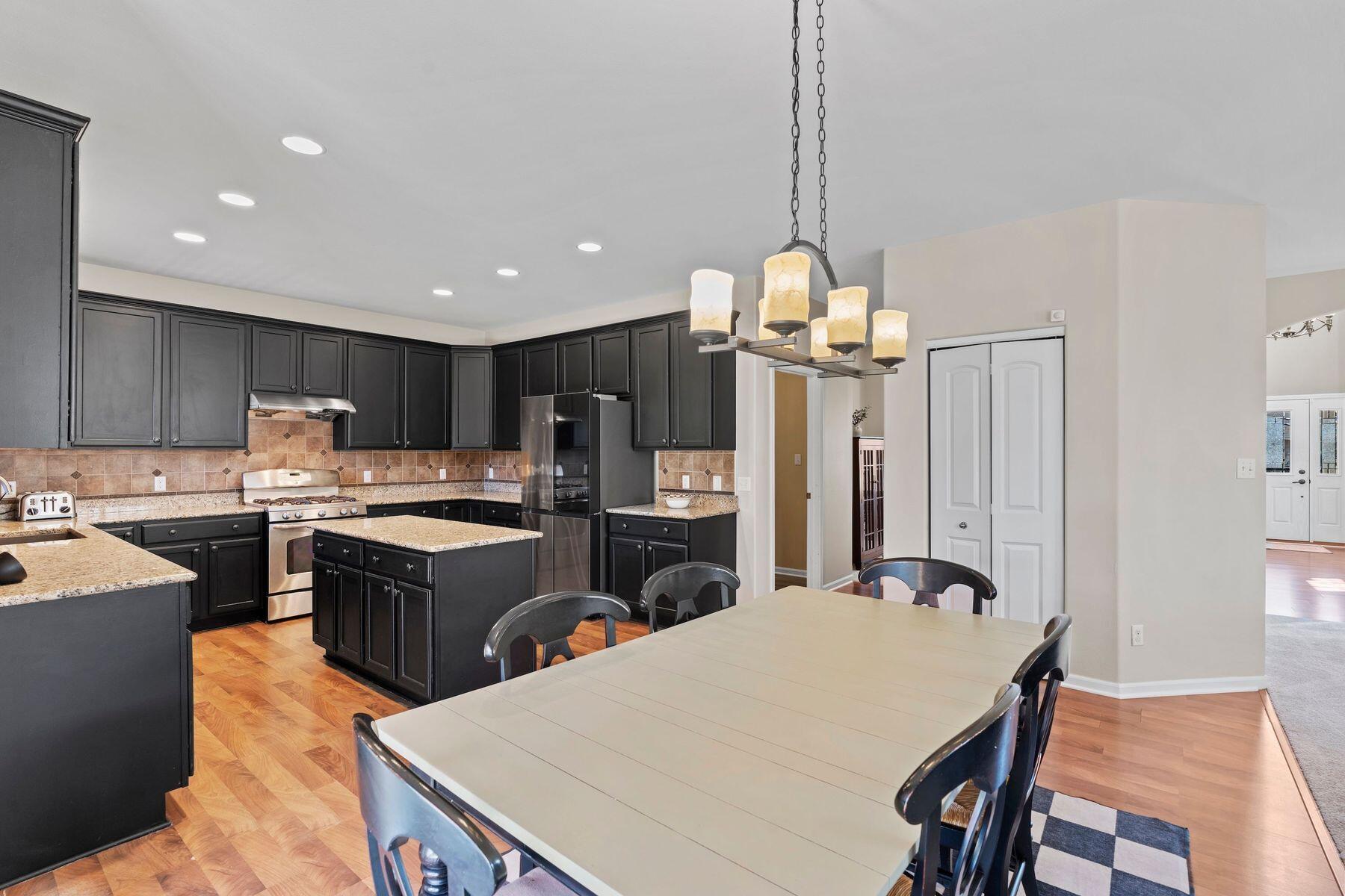 1866 River Lakes Road South Oconomowoc, WI 53066 - Photo 10 of 41 Kitchen