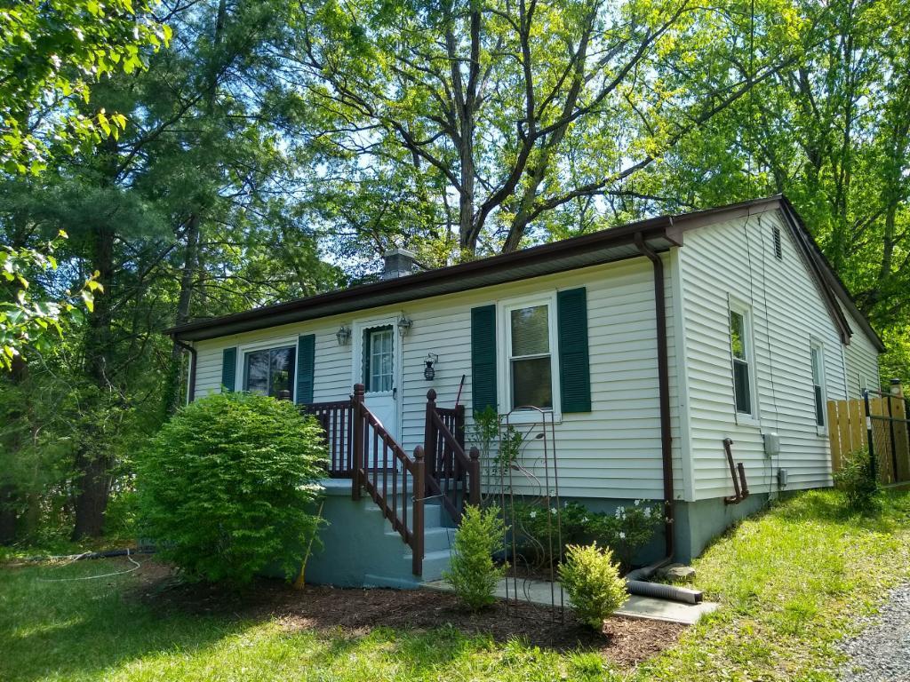 950 Paint Bank Road Salem, VA 24153 - Photo 1 of 14 IMG_9467