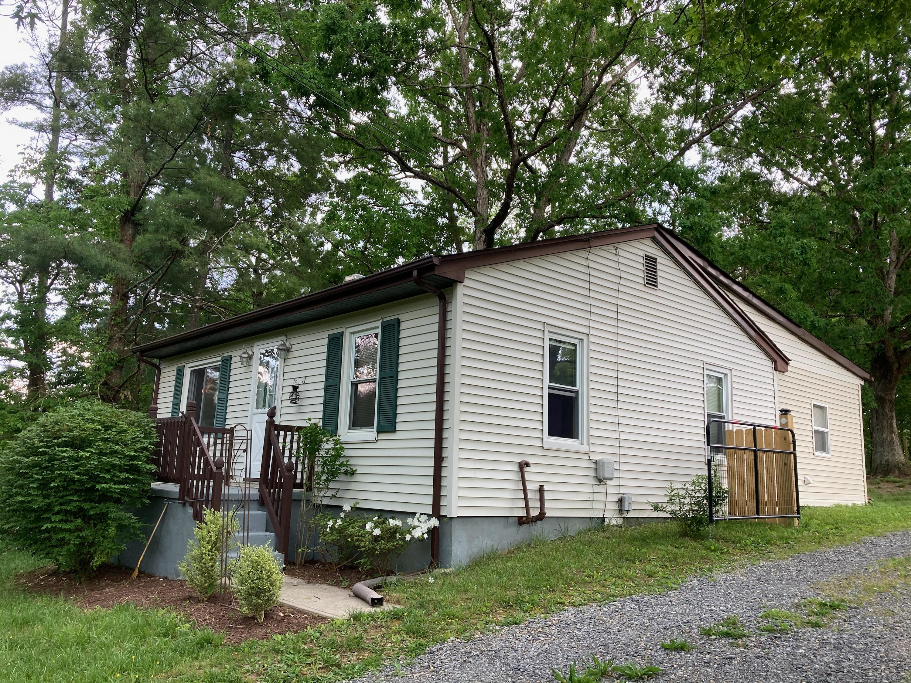 950 Paint Bank Road Salem, VA 24153 - Photo 2 of 14 IMG_0089