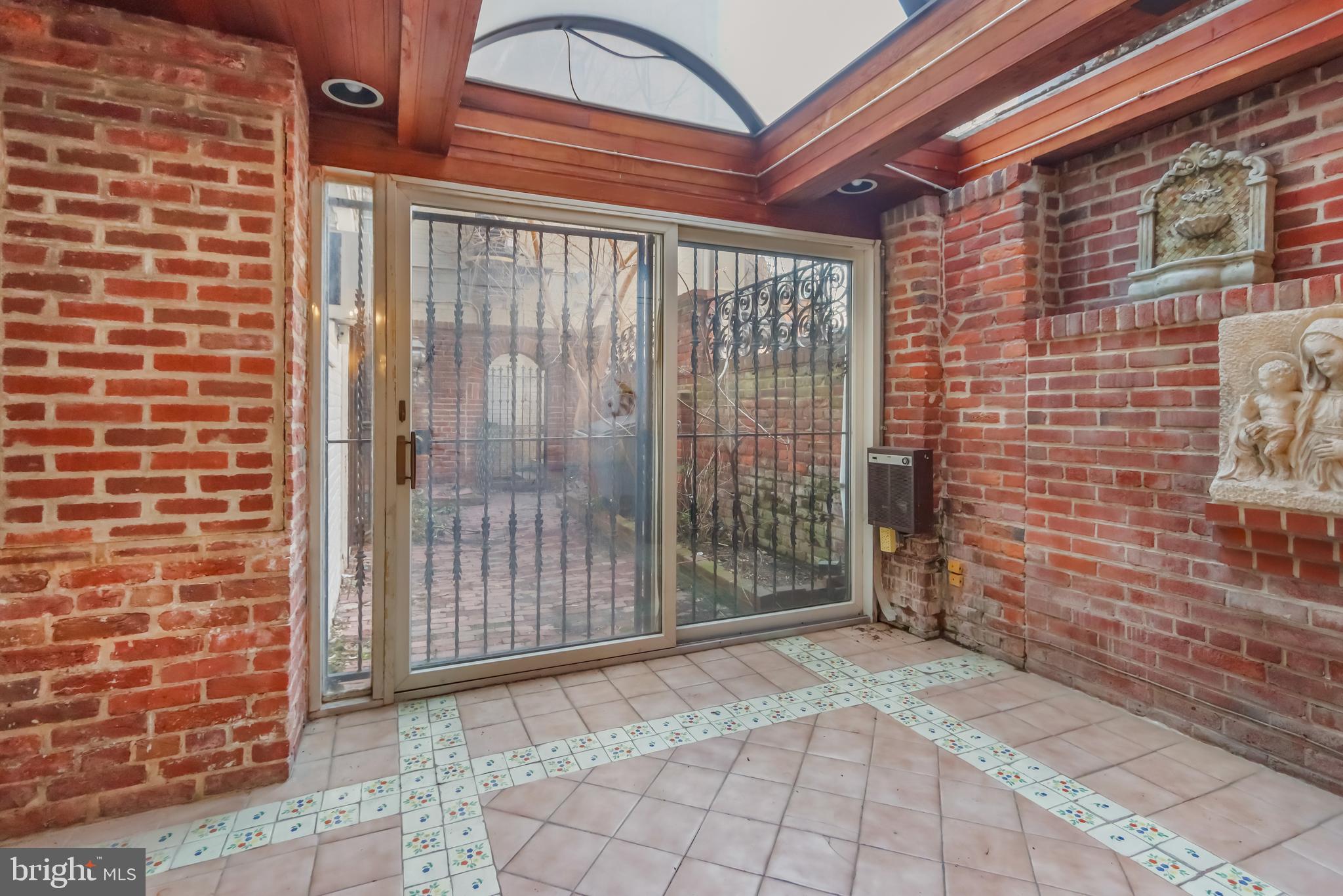 1312 19th Street Northwest Washington, DC 20036 - Photo 13 of 26