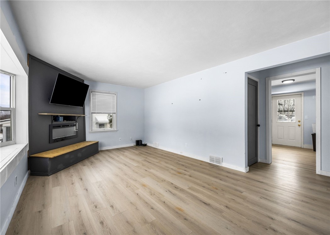 151 Harwick Road Irondequoit, NY 14609 - Photo 4 of 45