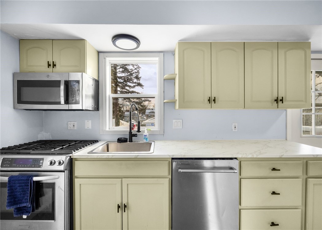 151 Harwick Road Irondequoit, NY 14609 - Photo 9 of 45