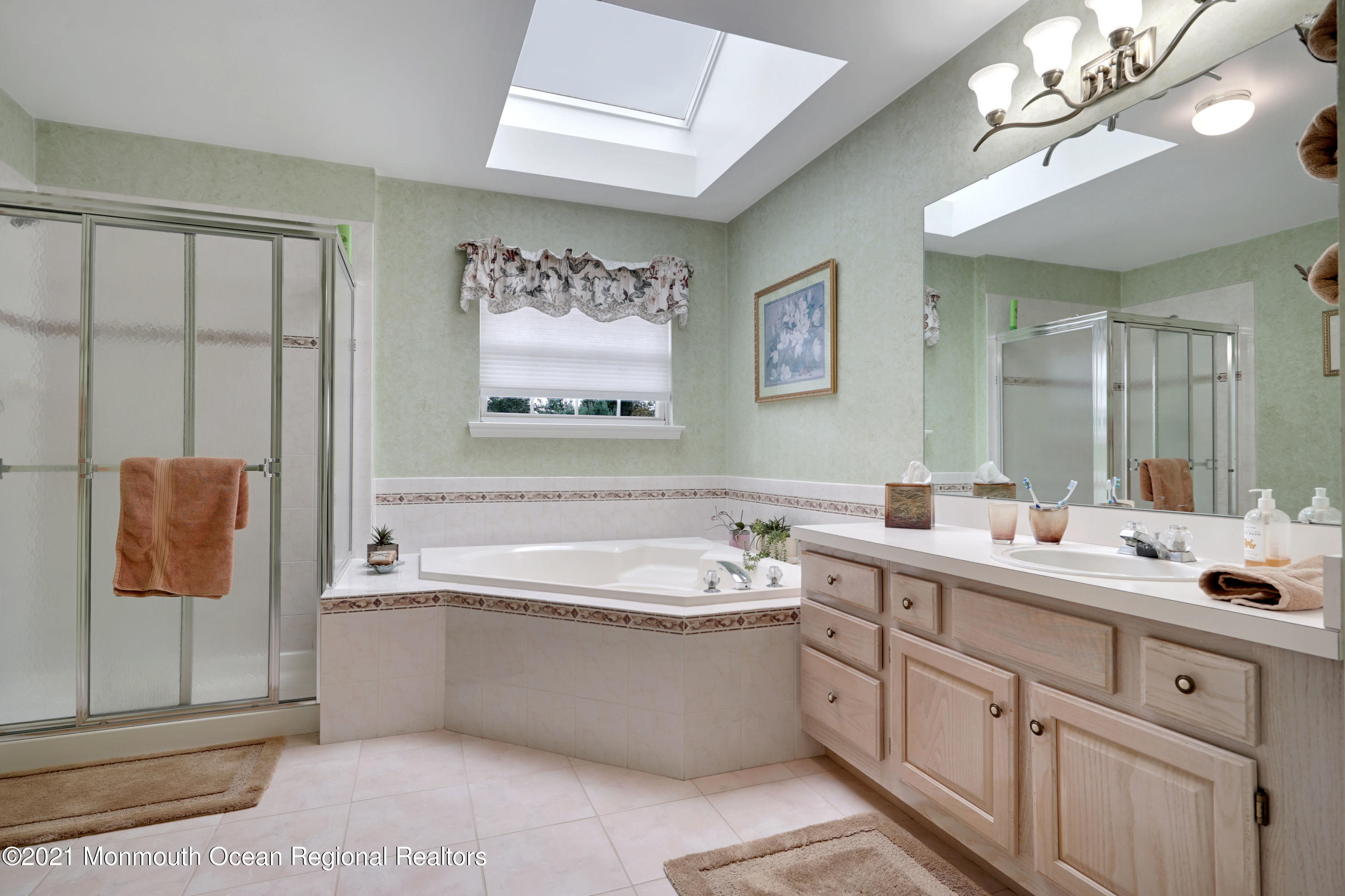 321 Meadowood Road Jackson, NJ 08527 - Photo 22 of 28 Master Bath