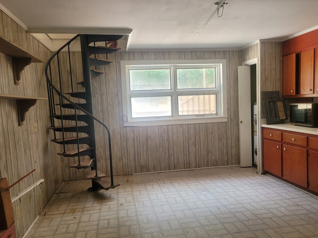5407 U.S. Rte 1 Wadley, GA 30477 - Photo 9 of 10 Basement staircase