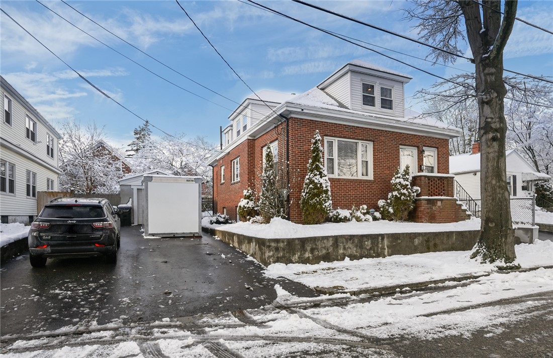 82 Lucille Street Providence, RI 02908 - Photo 4 of 50