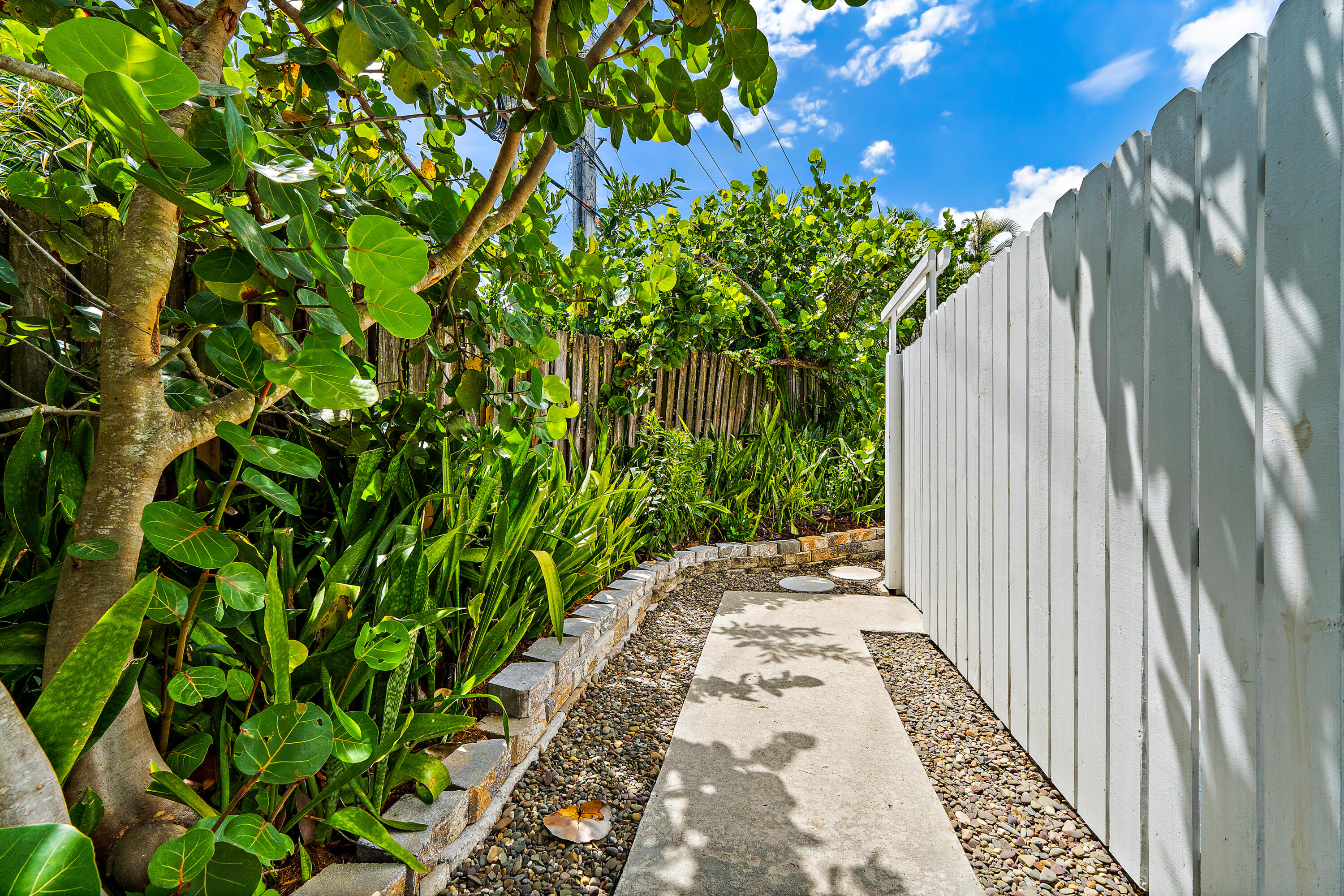 141 East Riverside Drive, Unit 6A Jupiter, FL 33469 - Photo 32 of 41 024-141ERiversideDr-A6-Jupiter-FULL