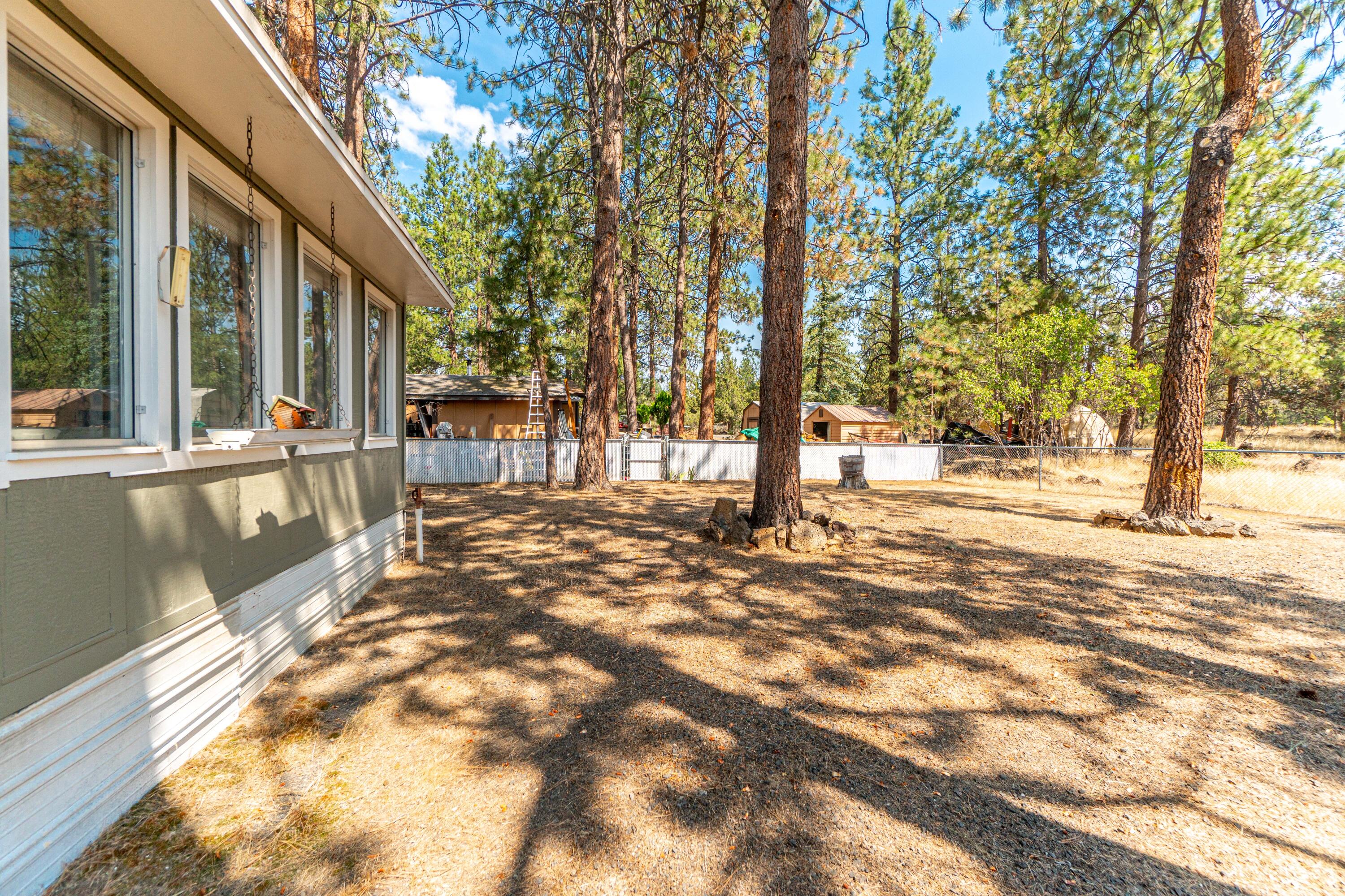 60960 Ridge Drive Bend, OR 97702 - Photo 29 of 35 6-print-Riley Visuals-6