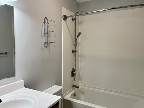 $2,400 | 808 Fieldstone Court, Unit 808, Colchester, CT 06415