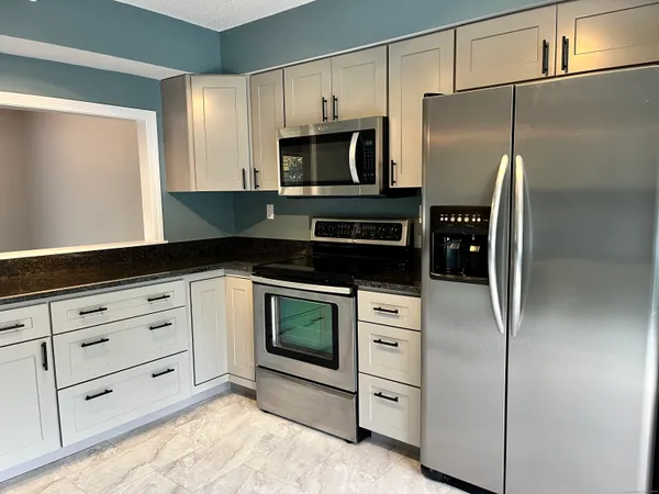 $2,400 | 808 Fieldstone Court, Unit 808, Colchester, CT 06415