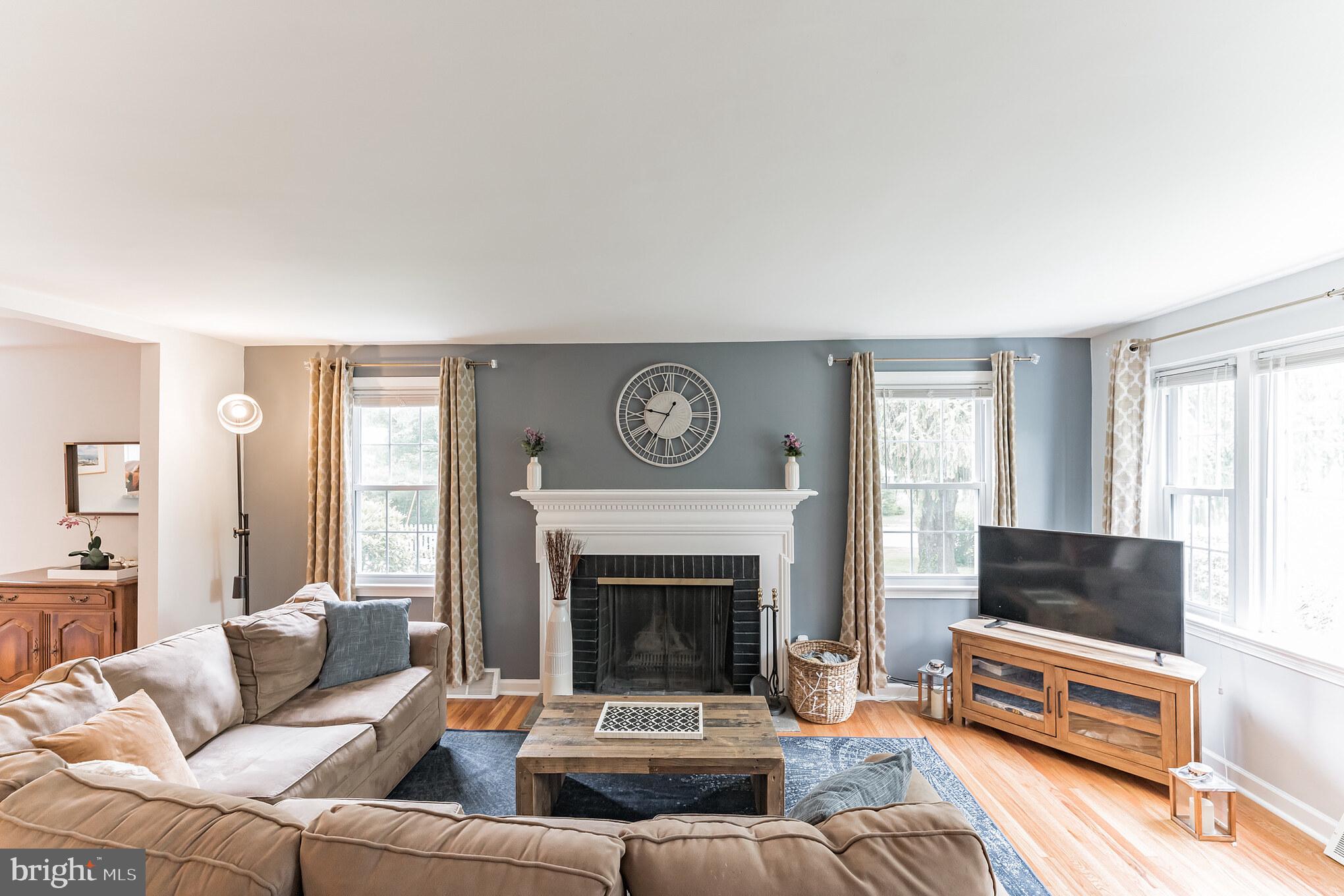 501 Springhaven Road Wallingford, PA 19086 - Photo 5 of 30 Living Room