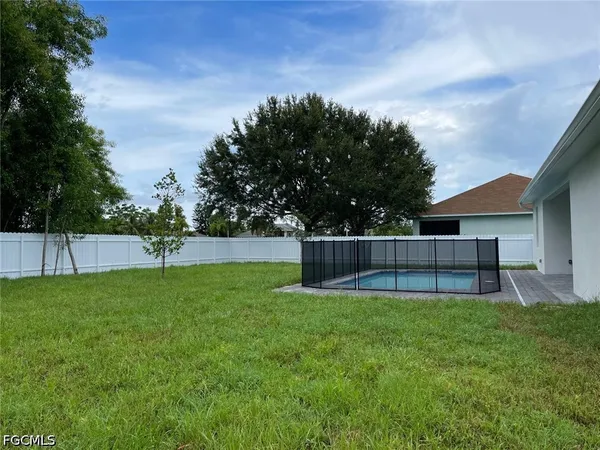 $2,500 | 132 Southwest 9th Avenue, Cape Coral, FL 33991