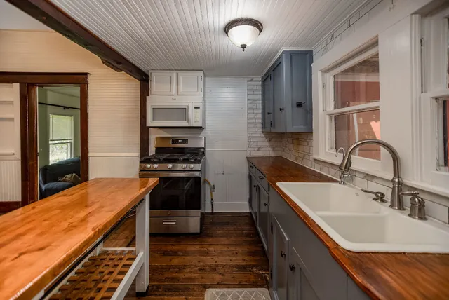 a view of entryway and hall