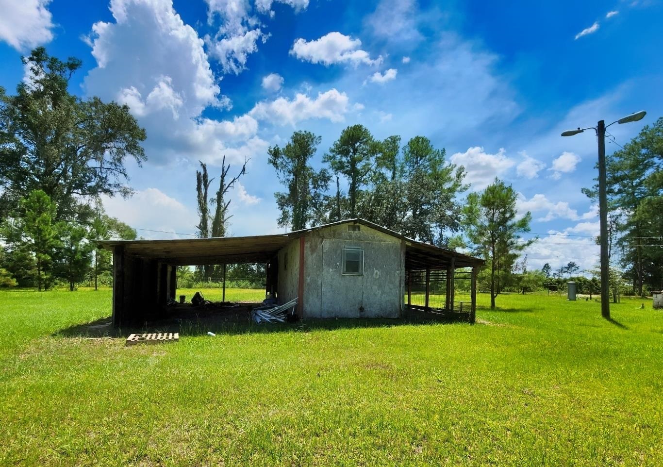 285 Elm Pinetta, FL 32350 - Photo 2 of 35