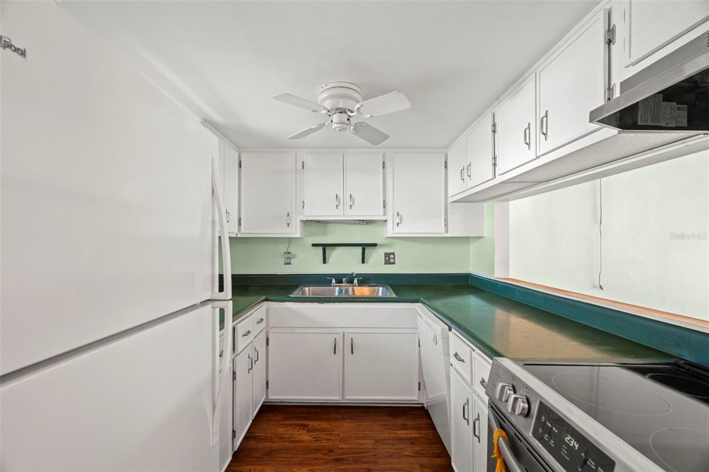 7701 Starkey Road, Unit 504 Seminole, FL 33777 - Photo 8 of 27