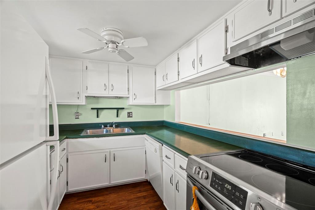 7701 Starkey Road, Unit 504 Seminole, FL 33777 - Photo 9 of 27