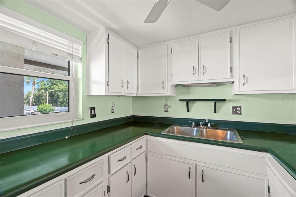 7701 Starkey Road, Unit 504 Seminole, FL 33777 - Photo 10 of 27