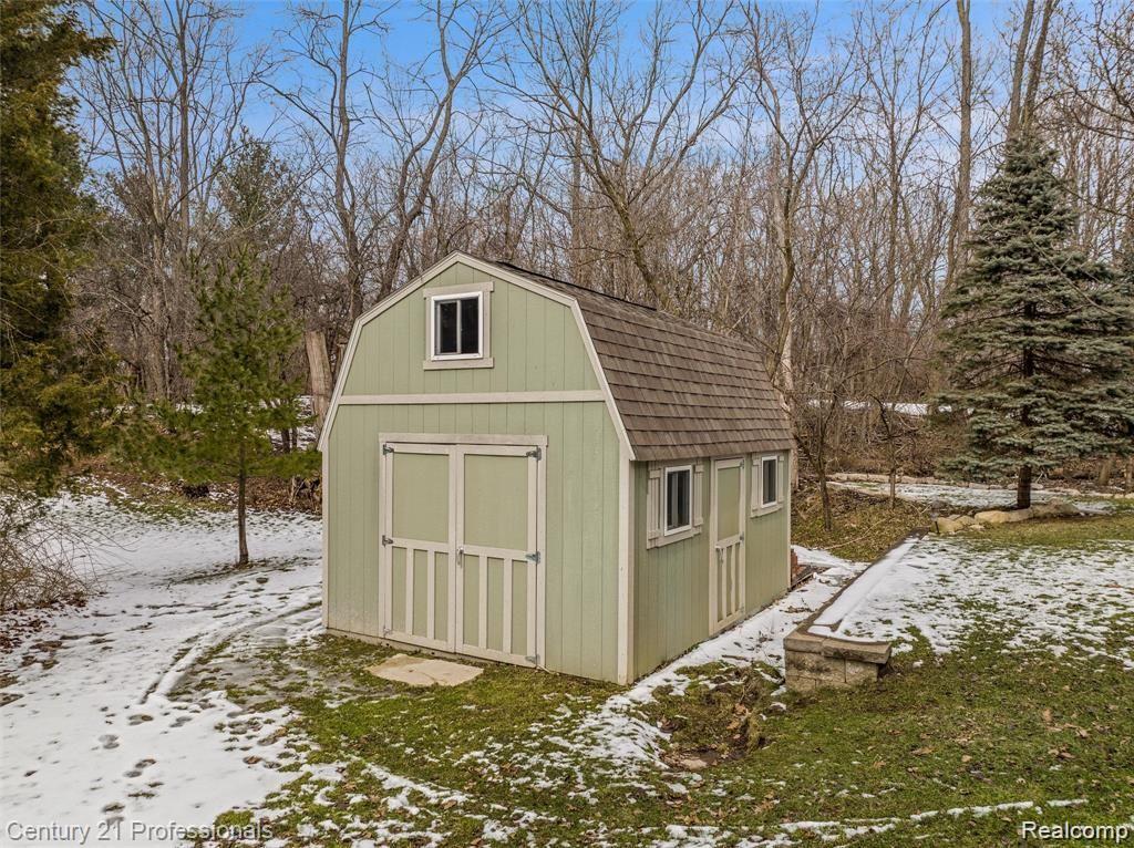 4560 Valley View Point Rochester, MI 48306 - Photo 15 of 63 55-4560 Valley View Point Rochester0054.jpg