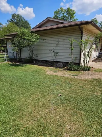a view of a backyard of the house