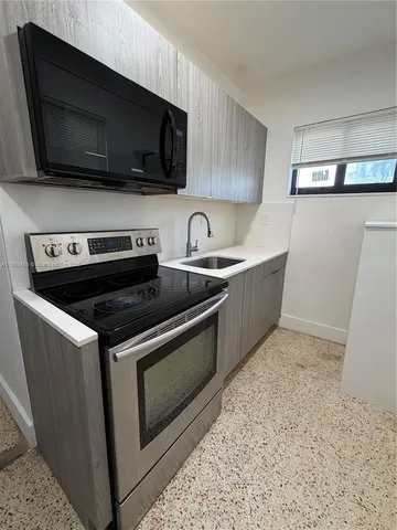 $1,500 | 600 Southwest 10th Street, Unit 2, Miami, FL 33130