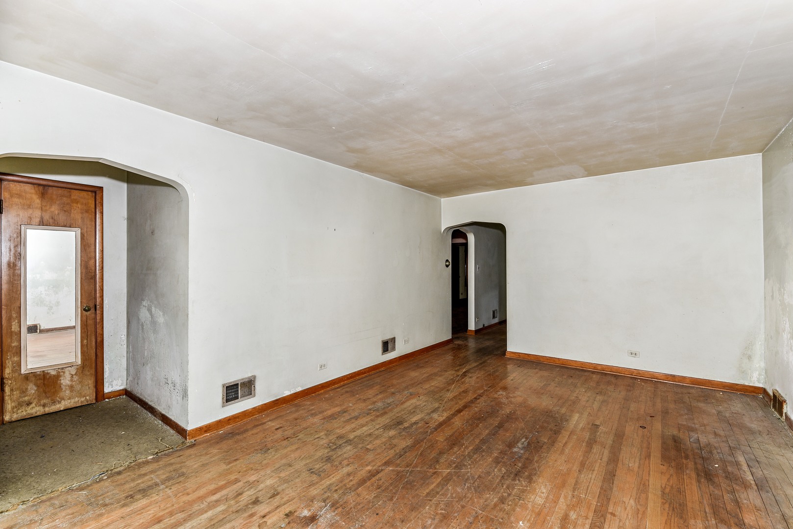 4143 West Marquette Road Chicago, IL 60629 - Photo 3 of 10