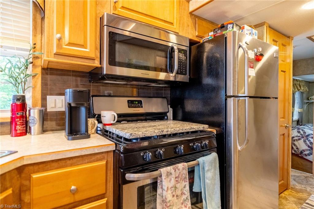2330 Edmonds Road Galax, VA 24333 - Photo 11 of 40
