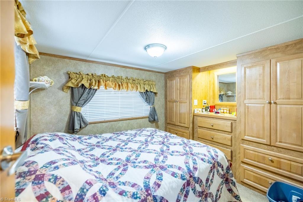 2330 Edmonds Road Galax, VA 24333 - Photo 13 of 40
