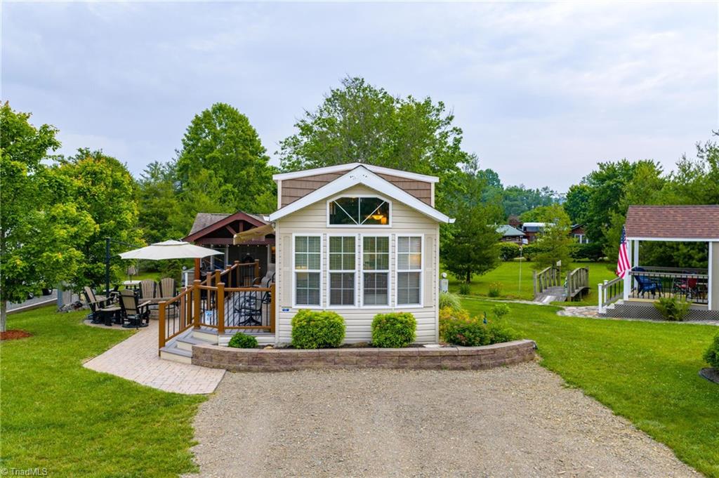 2330 Edmonds Road Galax, VA 24333 - Photo 2 of 40