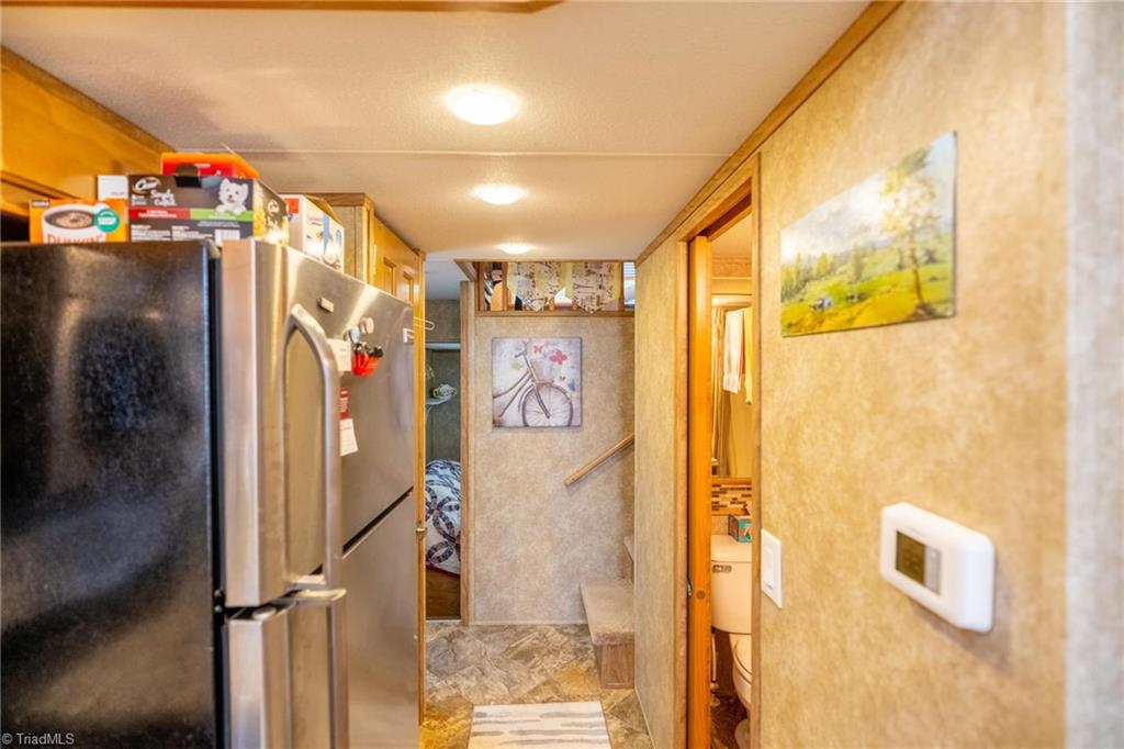 2330 Edmonds Road Galax, VA 24333 - Photo 10 of 40