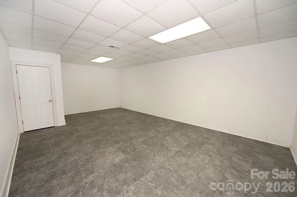 a view of livingroom with furniture