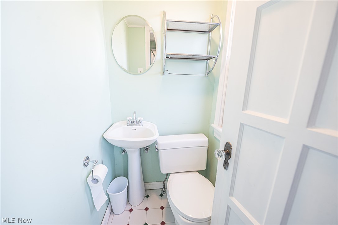 4891 Westbourne Road Cleveland, OH 44124 - Photo 16 of 19 Gallery Image 16