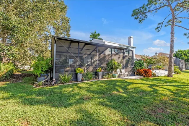a view of a yard in front of the house