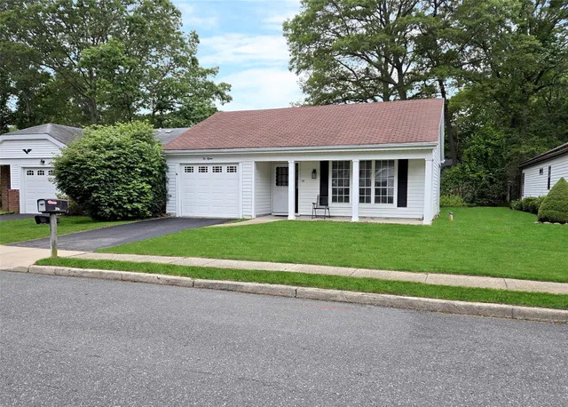 $433,000 | 215 Kingston Drive, Ridge, NY 11961