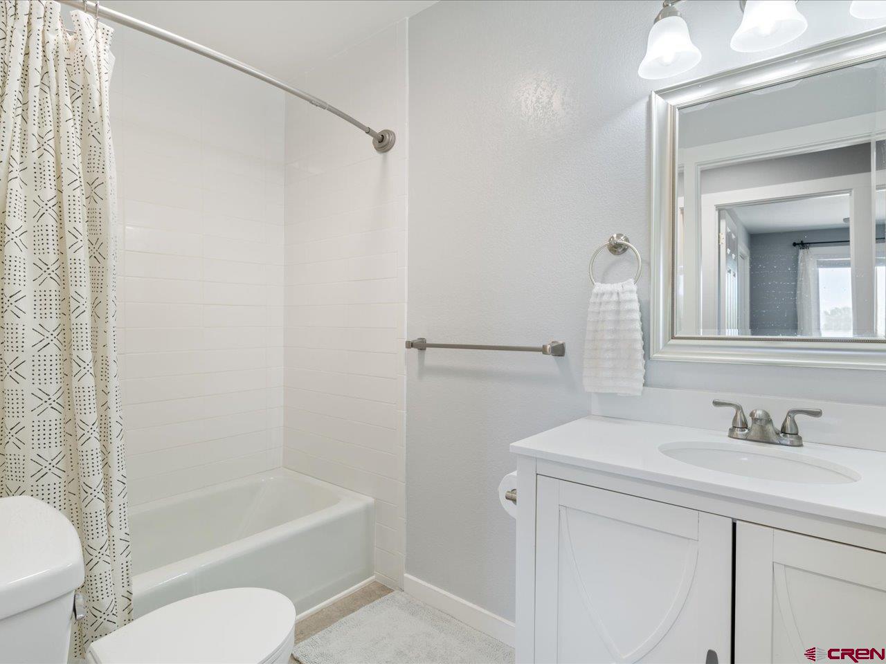 63171 East Juniper Road Montrose, CO 81401 - Photo 25 of 34 Hall bathroom