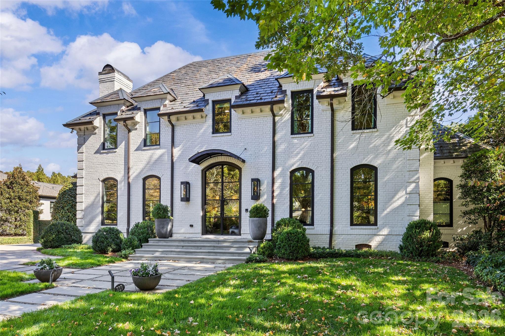 727 Colville Road Charlotte, NC 28207 - Photo 2 of 48