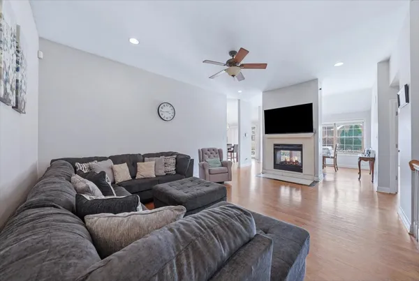 $390,000 | 315 Louisa Street North, Shorewood, IL 60404