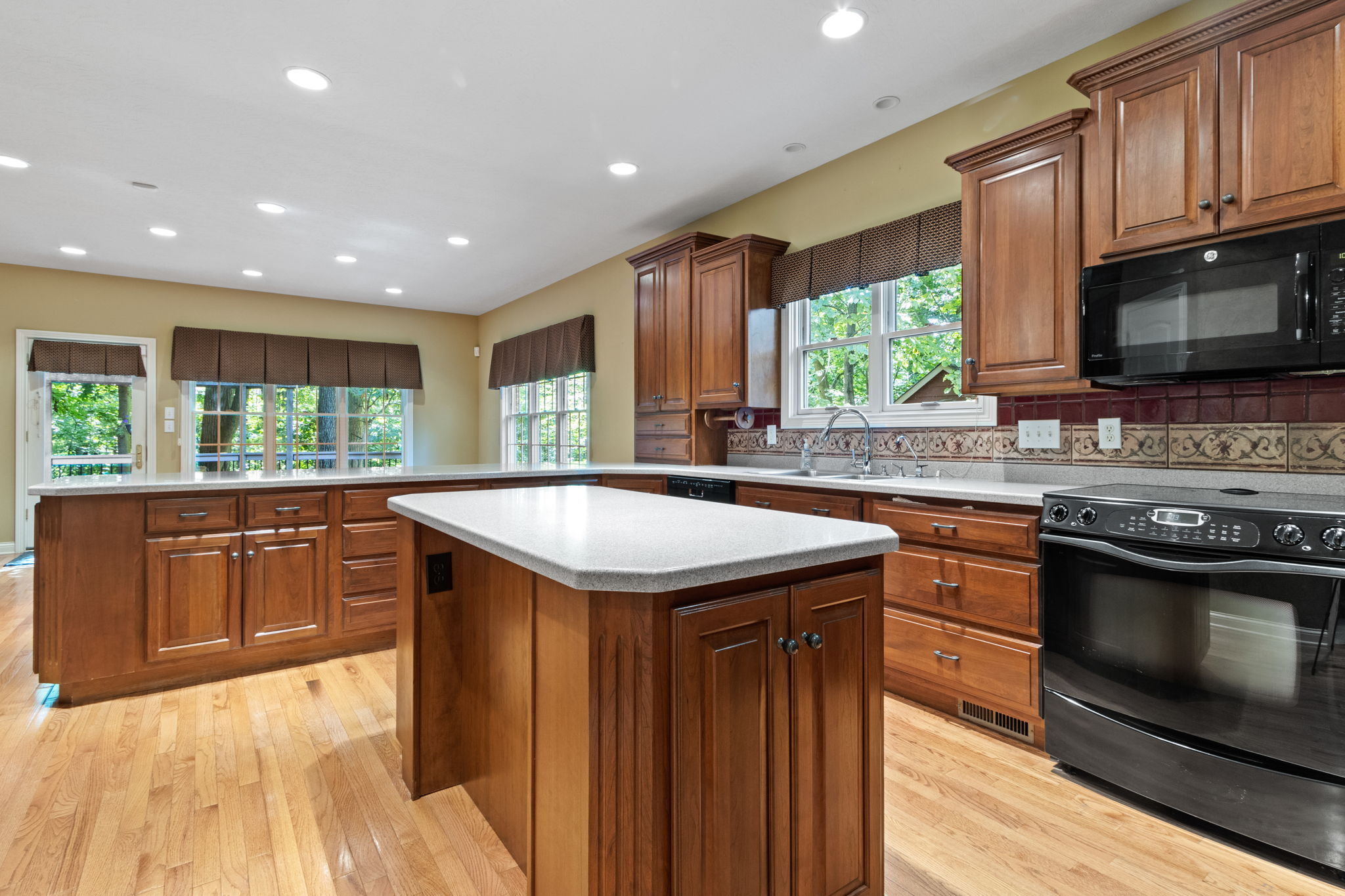 7581 Sloop Circle Fishers, IN 46038 - Photo 22 of 44