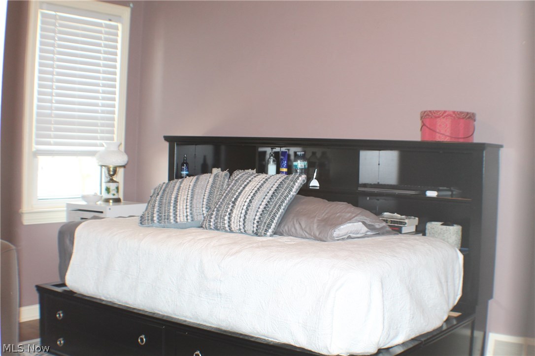 1207 Gordon Road Lyndhurst, OH 44124 - Photo 17 of 33 FIRST FLOOR BEDROOM