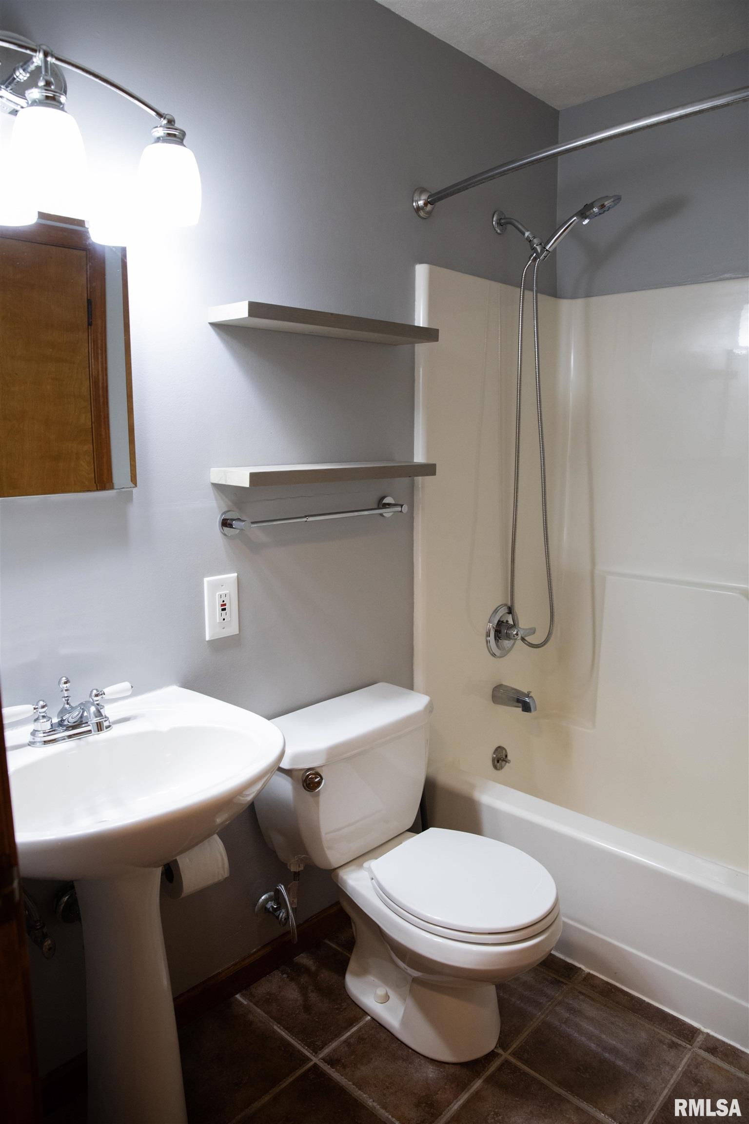 1817 South Pasfield Street Springfield, IL 62704 - Photo 9 of 18