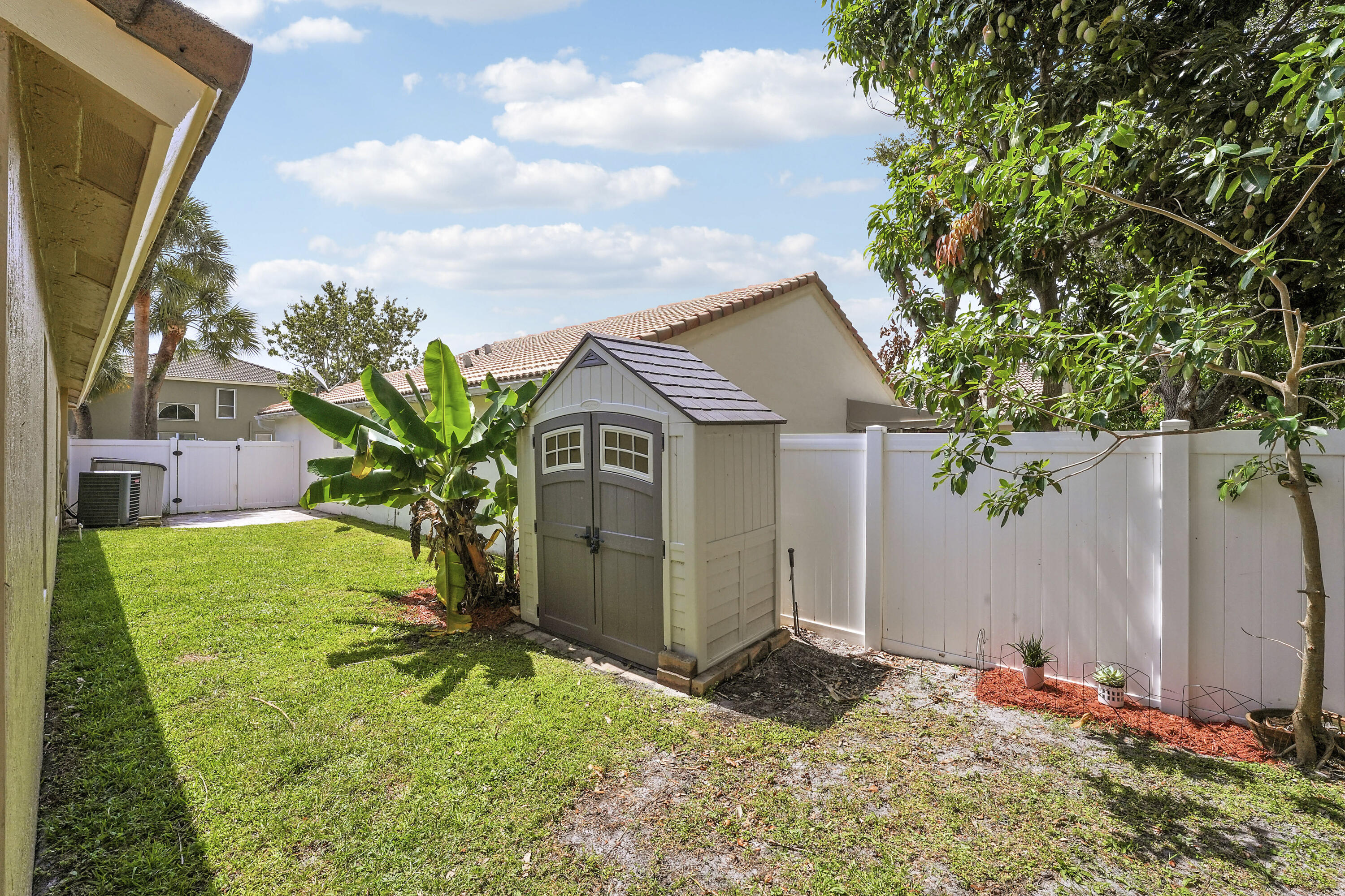 1017 Fosters Mill Road Boynton Beach, FL 33436 - Photo 39 of 44 House-27