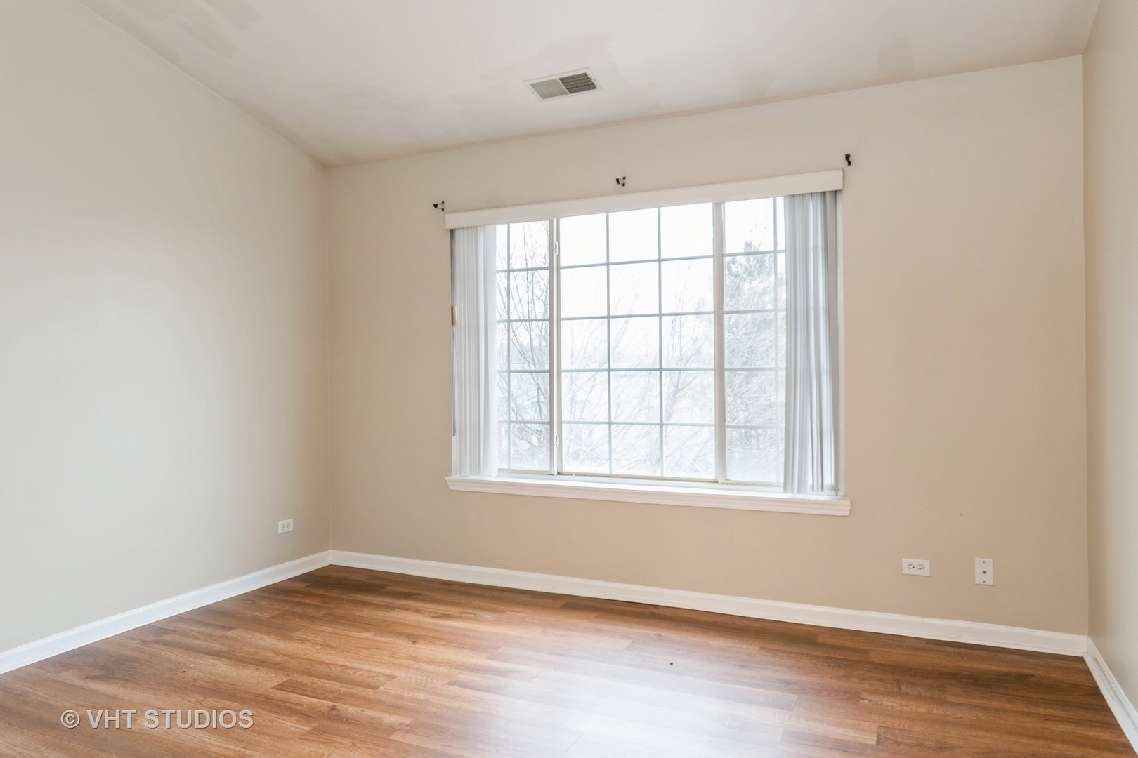 3499 Ravinia Circle Aurora, IL 60504 - Photo 13 of 20 an empty room with wooden floor and windows