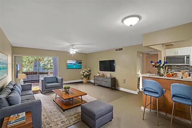 $249,999 | 9459 Southwest 76th Street, Unit R7, Miami, FL 33173