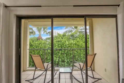 $398,000 | 115 Bamboo Road, Unit 205, Palm Beach Shores, FL 33404