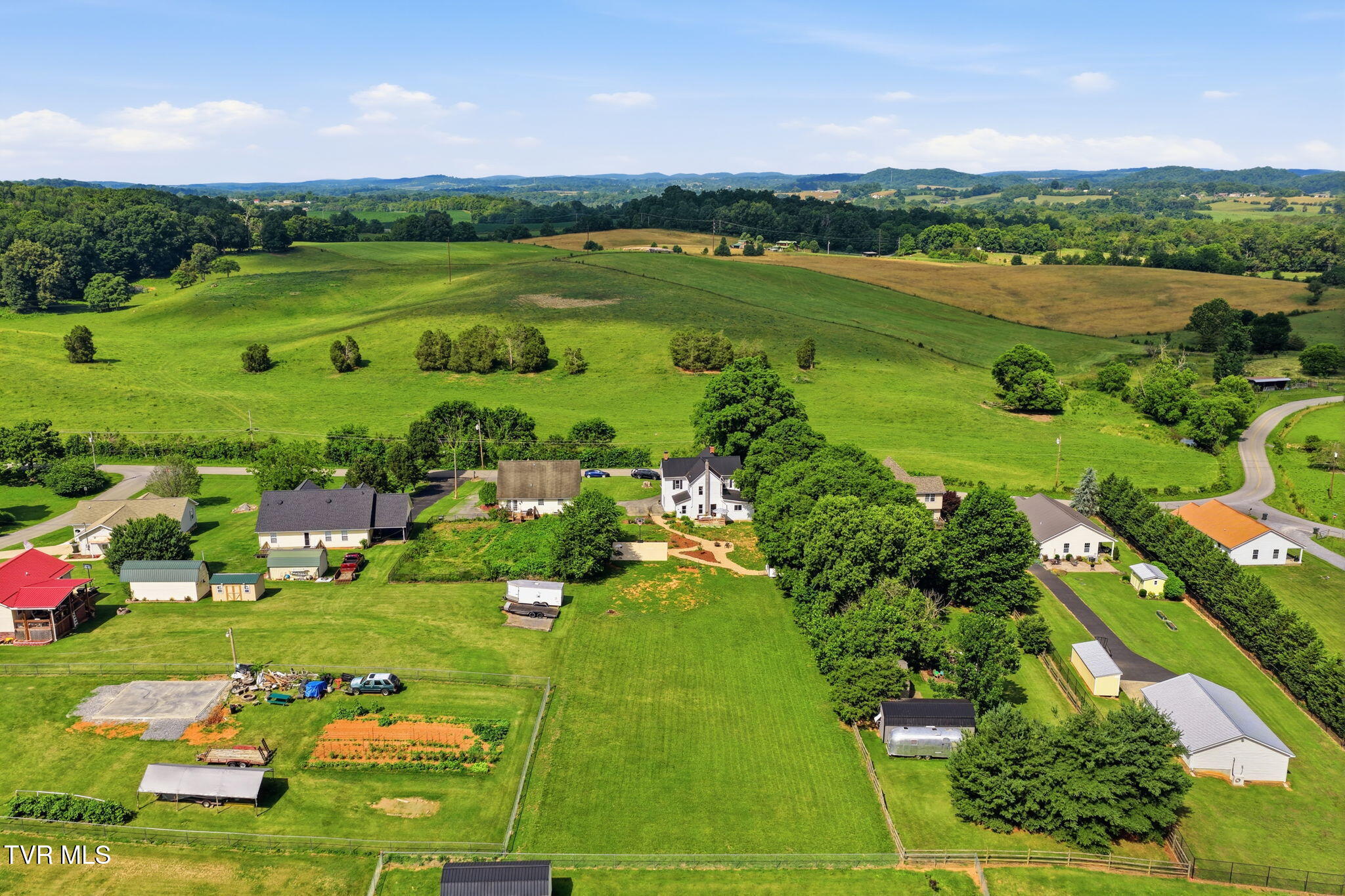 250 5 Oaks Road Jonesborough, TN 37659 - Photo 45 of 48 19-web-or-mls-004_DJI_20260612103254_058