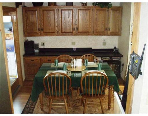 476 Woodland Road Pittsburgh, PA 15237 - Photo 8 of 17 Cafeteria/Kitchen. Spacious Easy acess to deck for entertaining