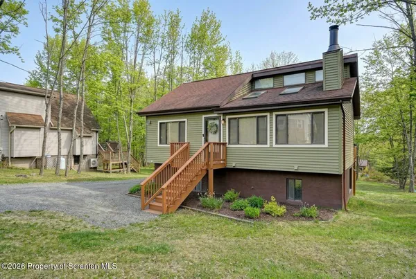 $289,500 | 19 Woodcrest Lane, Lake Ariel, PA 18436