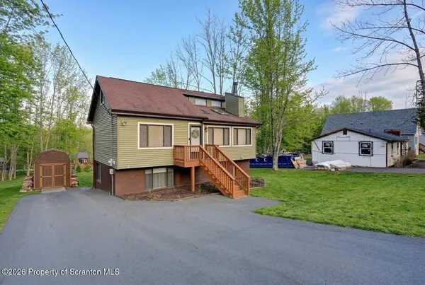 $289,500 | 19 Woodcrest Lane, Lake Ariel, PA 18436