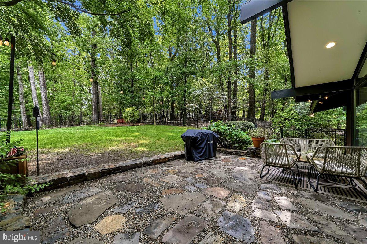 564 Pugh Road Wayne, PA 19087 - Photo 36 of 46 Front Flagstone Patio