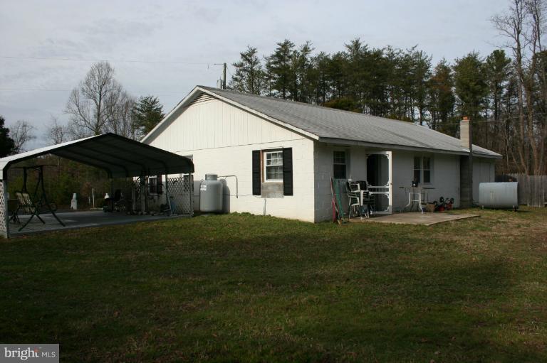 3183 Pomona Road Colonial Beach, VA 22443 - Photo 6 of 23 Exterior (Rear)