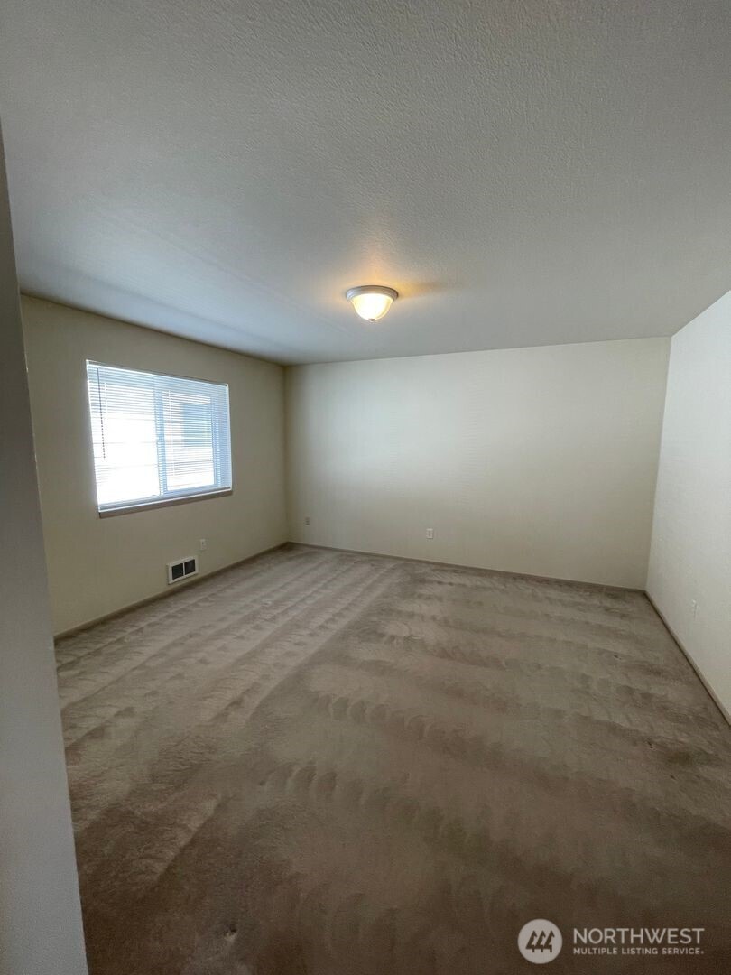 3208 Rockefeller Avenue, Unit B/D Everett, WA 98201 - Photo 9 of 10 Gallery Image 9
